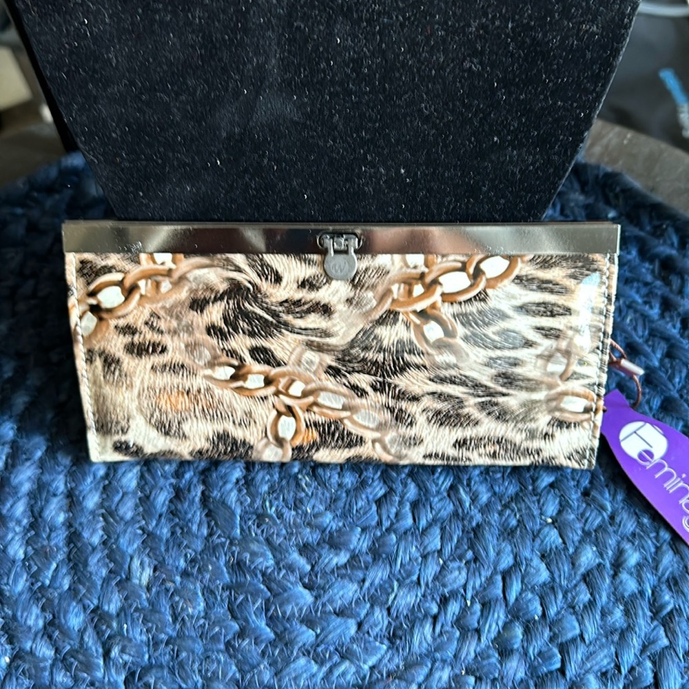 NEW-Charming charlie clutch